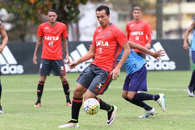Damião teve participação discreta no jogo-treino (Foto: Gilvan de Souza/Flamengo)