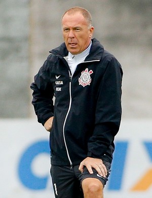 Forte em clássicos no Brasileiro, Mano busca fim de instabilidade no Dérbi