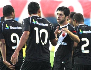 Juninho Pernambucano comemora gol do Vasco contra o Bahia (Foto: Marcelo Sadio / Site Oficial do Vasco da Gama)