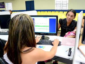 Beneficiários do Bolsa Família podem fazer recadastro em sede de secretaria (Foto: Divulgação/Semcom)