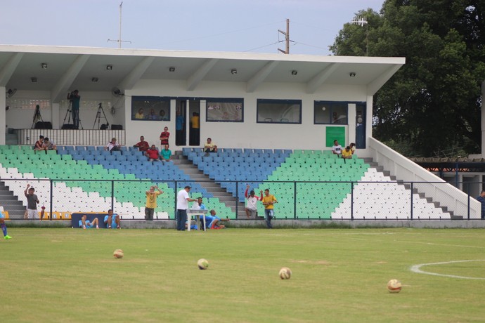 Estádio Lindolfo Monteiro, Teresina (Foto: Renan Morais ) Estádio Lindolfo Monteiro, Teresina (Foto: Renan Morais )