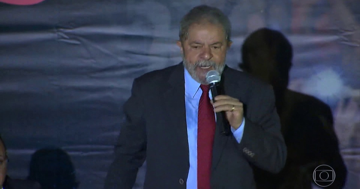 Resultado de imagem para PF indicia Lula, Marisa e mais três na investigação do triplex em Guarujá