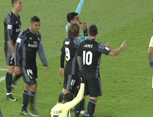 Modric argumenta com árbitro, polêmica, América-Mex x Real (Foto: reprodução/vídeo)