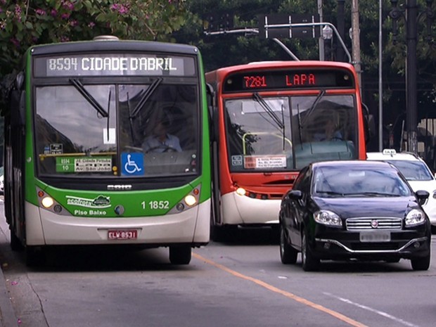 Ônibus circulam em São Paulo (Foto: Reprodução/TV Globo)