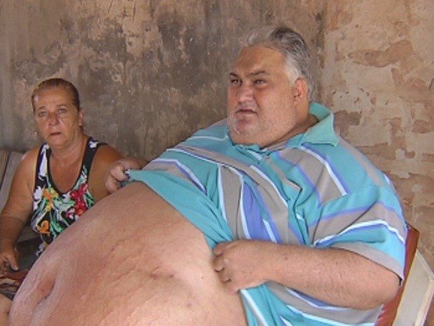 Homem pesa 280 kg e precisa de ajuda para emagrecer  (Foto: Reprodução/TV TEM)