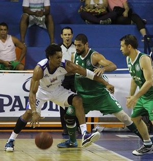 BASQUETE: Macaé Basquete bate o Palmeiras e conquista primeira vitória no NBB