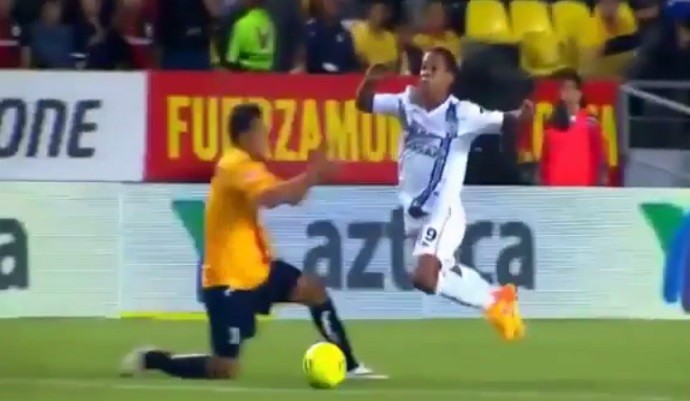 Ronaldinho Gaúcho se joga Querétaro x Monarcas Morelia