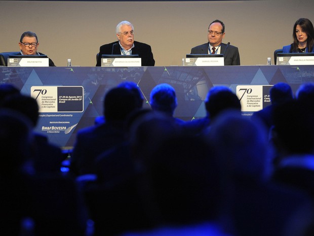 Da esquerda: Antonio Delfim Netto, Samuel Pessoa, Celso Pastore e Ana Paula Padrão, durante congresso em Campos de Jordão, nesta sexta-feira (28) (Foto: Luiz Prado / Agência LUZ/ BM&amp;FBOVESPA)