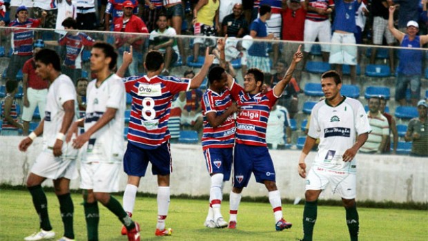 Fortaleza x Icasa pela Série C do Campeonato Brasileiro de 2012 (Foto: Kid Júnior/Agência Diário)
