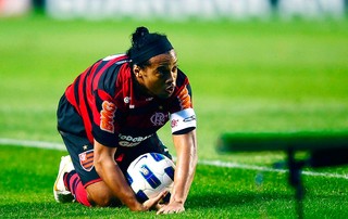 Ronaldinho Flamengo (Foto: Marcos Ribolli / Globoesporte.com)