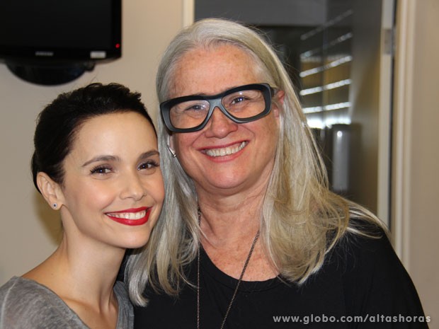 Débora Falabella e Vera Holtz se reencontram nos bastidores do Altas Horas (Foto: TV Globo/Altas Horas)