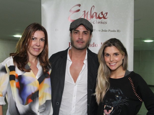 Claudia Lira, Rodrigo Phavanello e Flávia Viana em apresentação de elenco de musical no Rio (Foto: Anderson Borde/ Ag. News)