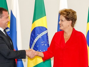 Presidente Dilma Rousseff recebe o primeiro-ministro russo, Dmitri Medvedev, no Palácio do Planalto, em Brasília (Foto: Roberto Stuckert Filho/PR)