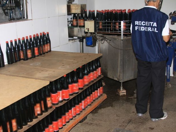 Fiscalização apreende milhares de bebidas na Bahia (Foto: Divulgação/Receita Federal)