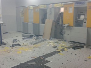explosão caixas eletrônicos capoeiras (Foto: Divulgação/Polícia Militar)