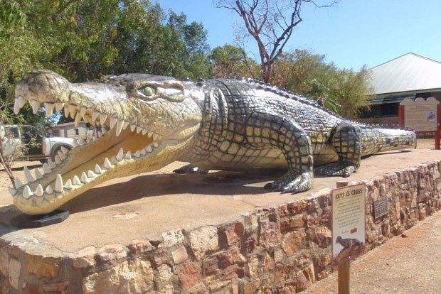Cidade de Normanton colocou escultura para relembrar do crocodilo monstruoso (Foto: Reprodução)