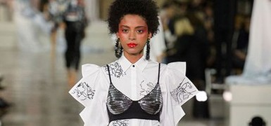4 formas de usar o sutiã como destaque do look (Imaxtree)