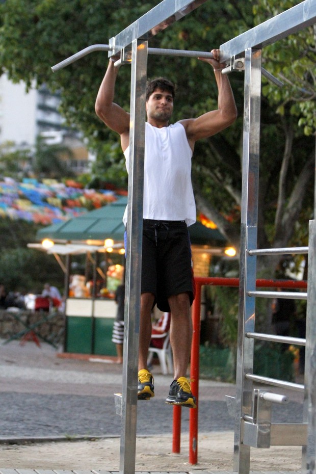 André ex-bbb malhando em orla no Rio de Janeiro (Foto: Gil Rodrigues/ FotoRio News)