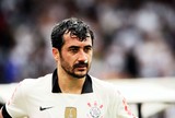 Analista sugere corinthiano Douglas ao Flamengo, e vê Elano em baixa