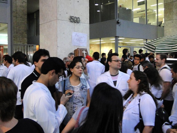 Grupo se concentrou na Avenida Afonso Pena, no Centro de Belo Horizonte (Foto: Humberto Trajano / G1)