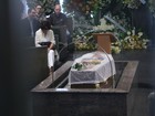 Antônio Abujamra é cremado em cerimônia em São Paulo