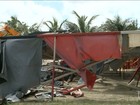 Operação derruba bares irregulares na praia do Olho d'Água em São Luis