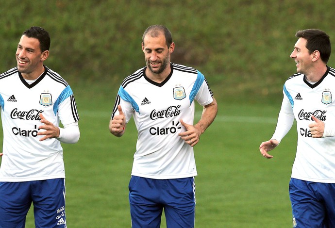 Maxi Rodríguez, Pablo Zabaleta, Messi treino Argentina (Foto: Agência EFE)