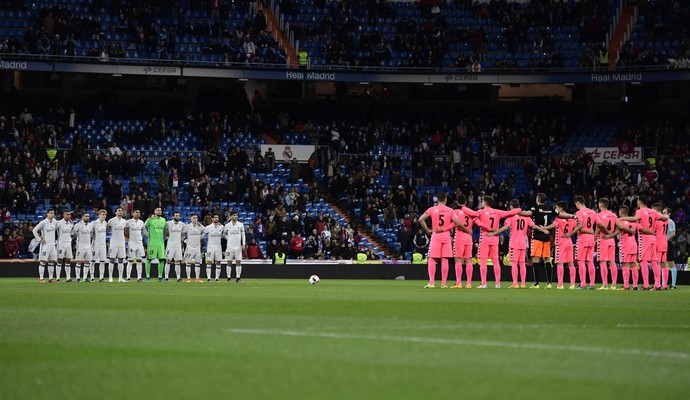 minuto de silêncio, Real Madrid x Cultural Leonesa (Foto: JAVIER SORIANO / AFP) minuto de silêncio, Real Madrid x Cultural Leonesa (Foto: JAVIER SORIANO / AFP)