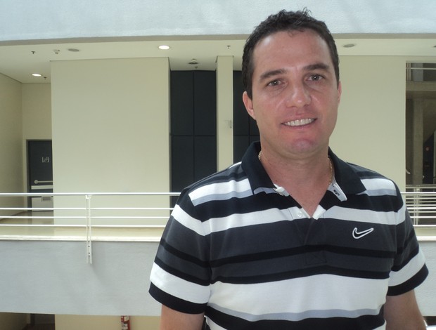 http://globoesporte.globo.com/blogs/especial-blog/na-base-da-bola/post/osmar-loss-o-malcom-e-um-jogador-de-talento-raro-na-base-brasileira.html