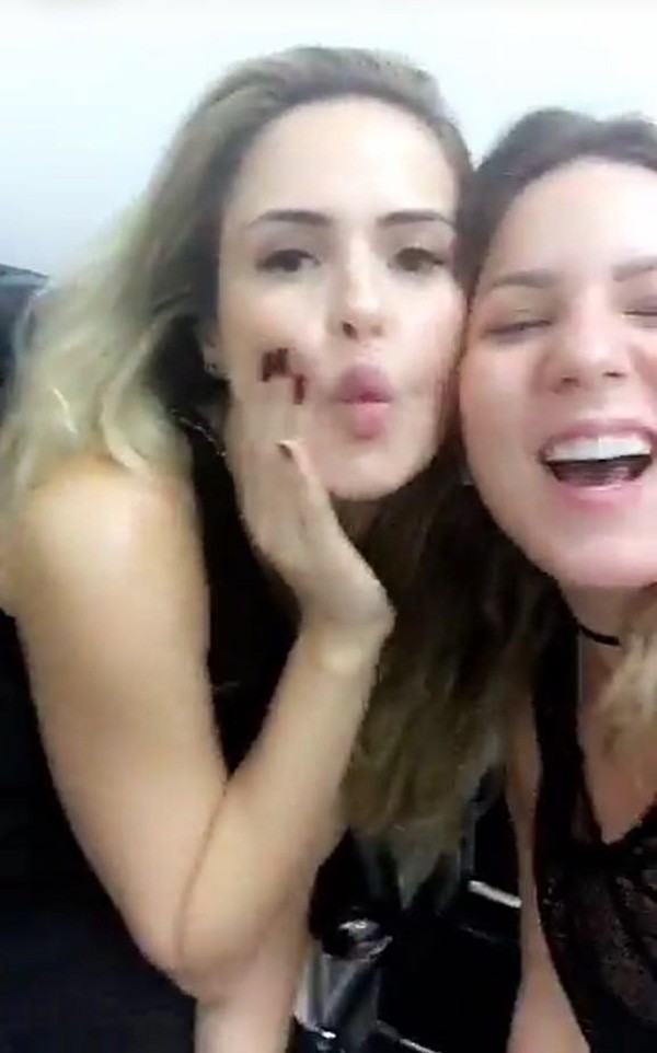 Ana Paula e Cacau - Ex BBB 2016 (Foto: Reprodução Snapchat)