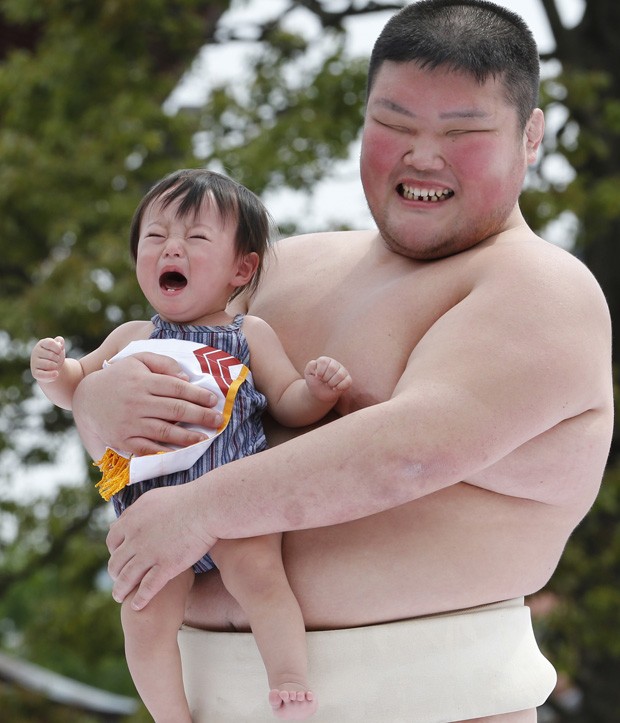 Tradição japonesa afirma que concurso serve como desejo para que pequenos cresçam com saúde (Foto: Shizuo Kambayashi/AP)
