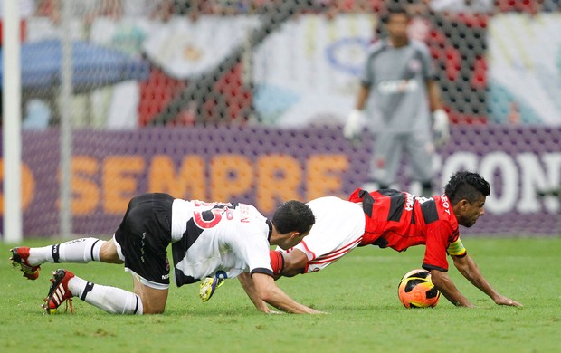 Leo Moura Flamengo x Vasco (Foto: Adalberto Marques / Ag. Estado)