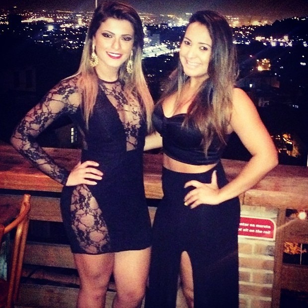 Babi Rossi com amiga em restaurante no Rio (Foto: Instagram/ Reprodução)