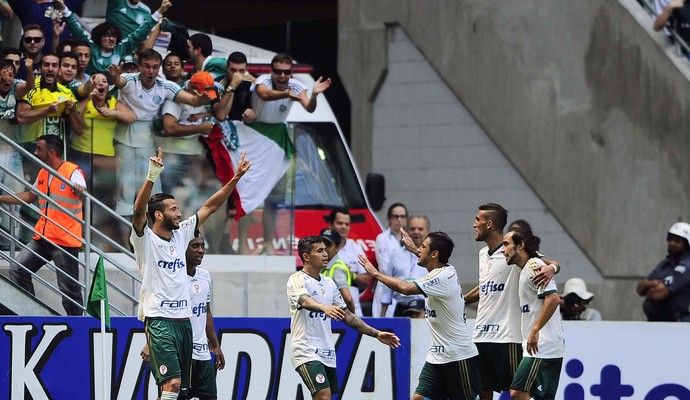 Leandro Pereira comemora o gol na Arena Palmeiras (Foto: Marcos Ribolli)
