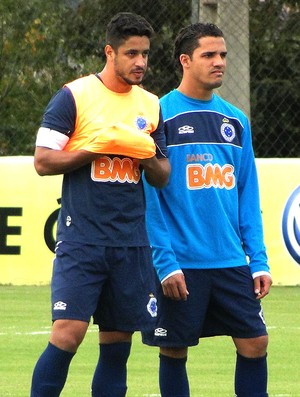 Léo no treino do Cruzeiro (Foto: Leonardo Simonini / Globoesporte.com)