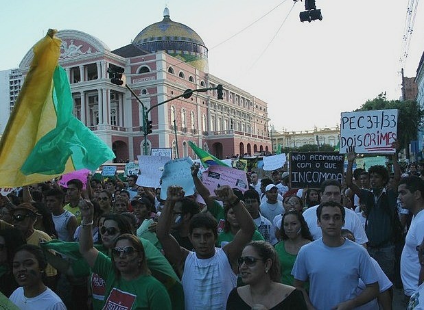 Manifestação começou no Centro de Manaus e foi até a Arena da Amazônia (Foto: Marcos Dantas/ G1 AM)