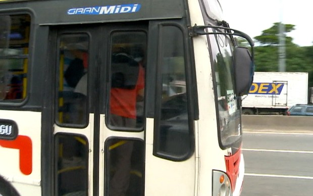 Passageiros e motoristas de ônibus enfrentam problemas nas grandes cidades (Passageiros e motoristas de ônibus enfrentam problemas nas grandes cidades (Passageiros e motoristas de ônibus enfrentam problemas nas grandes cidades (TV Globo)))
