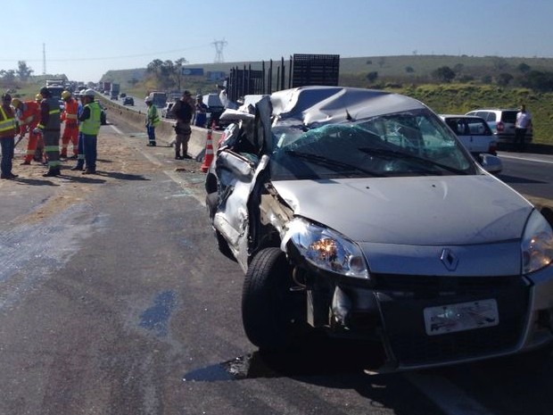 G1 - Engavetamento Com Oito Carros E Dois Caminhões Interdita A Dutra ...