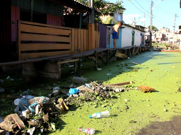 Cerca de 27 toneladas são recolhidas diariamente de igarapés da cidade (Foto: Jamile Alves/G1 AM) Cerca de 27 toneladas são recolhidas diariamente de igarapés da cidade (Foto: Jamile Alves/G1 AM)