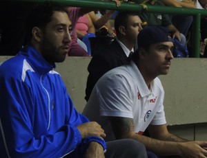 Paulinho Boracini e Morro - Mogi x Pinheiros - NBB (Foto: Petterson Rodrigues)
