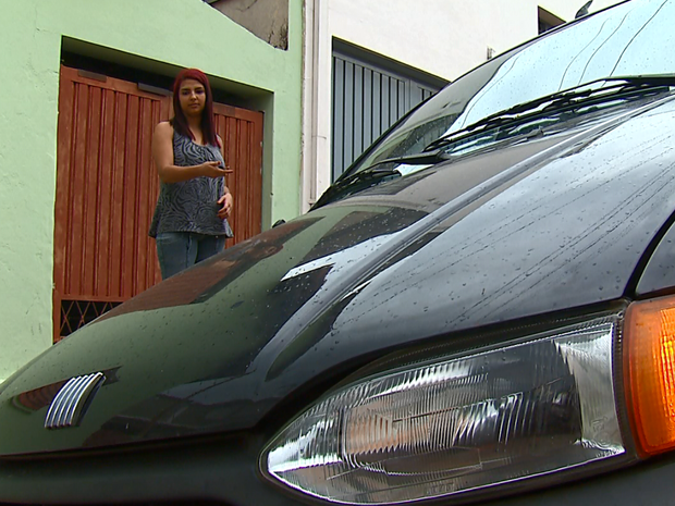 Auxiliar de enfermagem espera valor do seguro diminuir para poder contratar (Foto: Felipe Lazzarotto /EPTV) Auxiliar de enfermagem espera valor do seguro diminuir para poder contratar (Foto: Felipe Lazzarotto /EPTV)