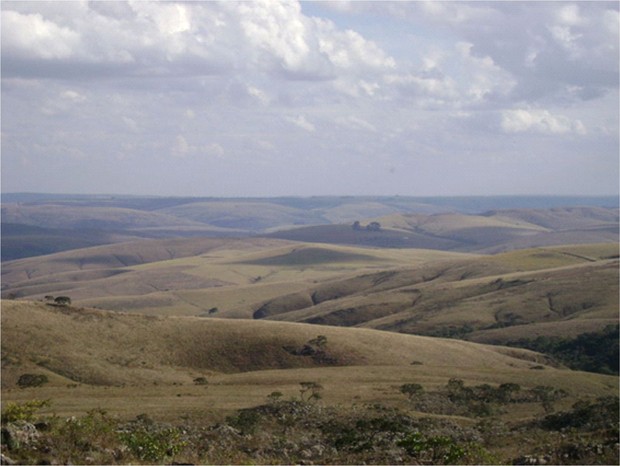 Morros em "meia-laranja" (Foto: Wikimedia Commons)