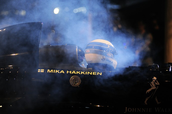 Mika Hakkinen acelera em filmagem nas ruas de São Paulo (Foto: Marcos Ribolli)