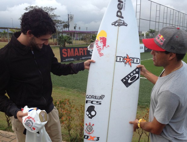 Surfe Mineirinho e Alexandre Pato no Corinthians (Foto: Diogo Venturelli)