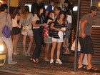 Malu Mader e Cláudia Abreu jantam em restaurante no Rio