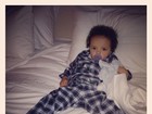 Mariah Carey posta foto do filho de pijama e chupeta