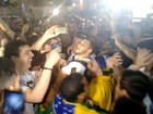 Bolsonaro participa de ato a favor do impeachment na Praia de Camburi