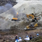 36 corpos são achados após deslizamento (Xinhua/AP) 36 corpos são achados após deslizamento (Xinhua/AP)
