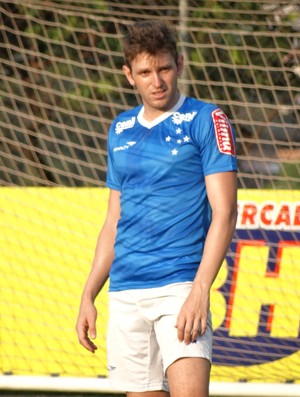 Fabiano, lateral do Cruzeiro (Foto: Gabriel Duarte)