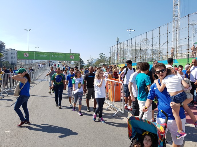 Fila para entrar Parque Olímpico (Foto: Helena Rebello) Fila para entrar Parque Olímpico (Foto: Helena Rebello)